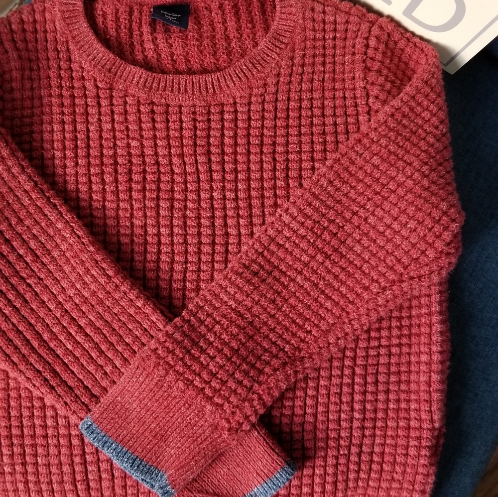 Baby gap Size 5 waffle knit sweater.